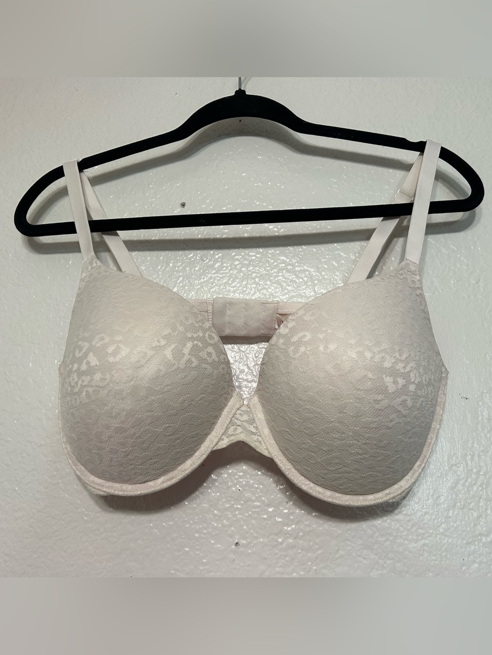 PINK Victoria's Secret Ivory Lace T-Shirt Bra